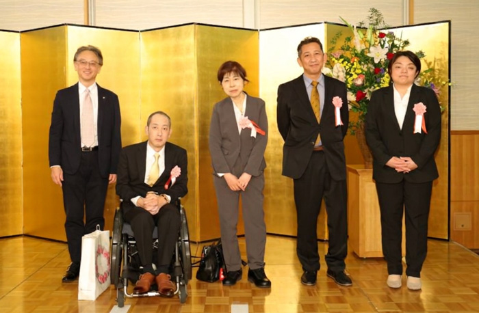 永年勤続障害者3名、優秀勤労障害者1名記念撮影
